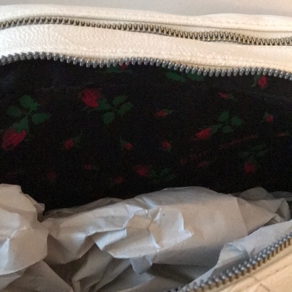 BETSEY JOHNSON CREAM DBL ZIPPERED WRISTLET 58 NWT - Picture 4 of 8